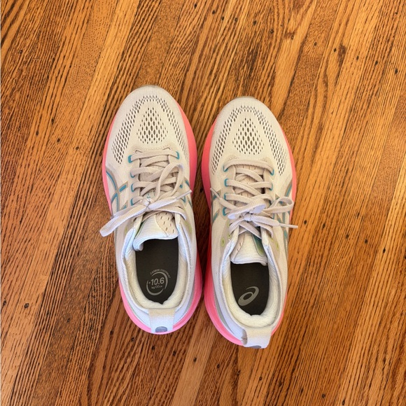 ASICS Gel-Kayano 31 Shoes - Cream and Pink Woman - Picture 2 of 7